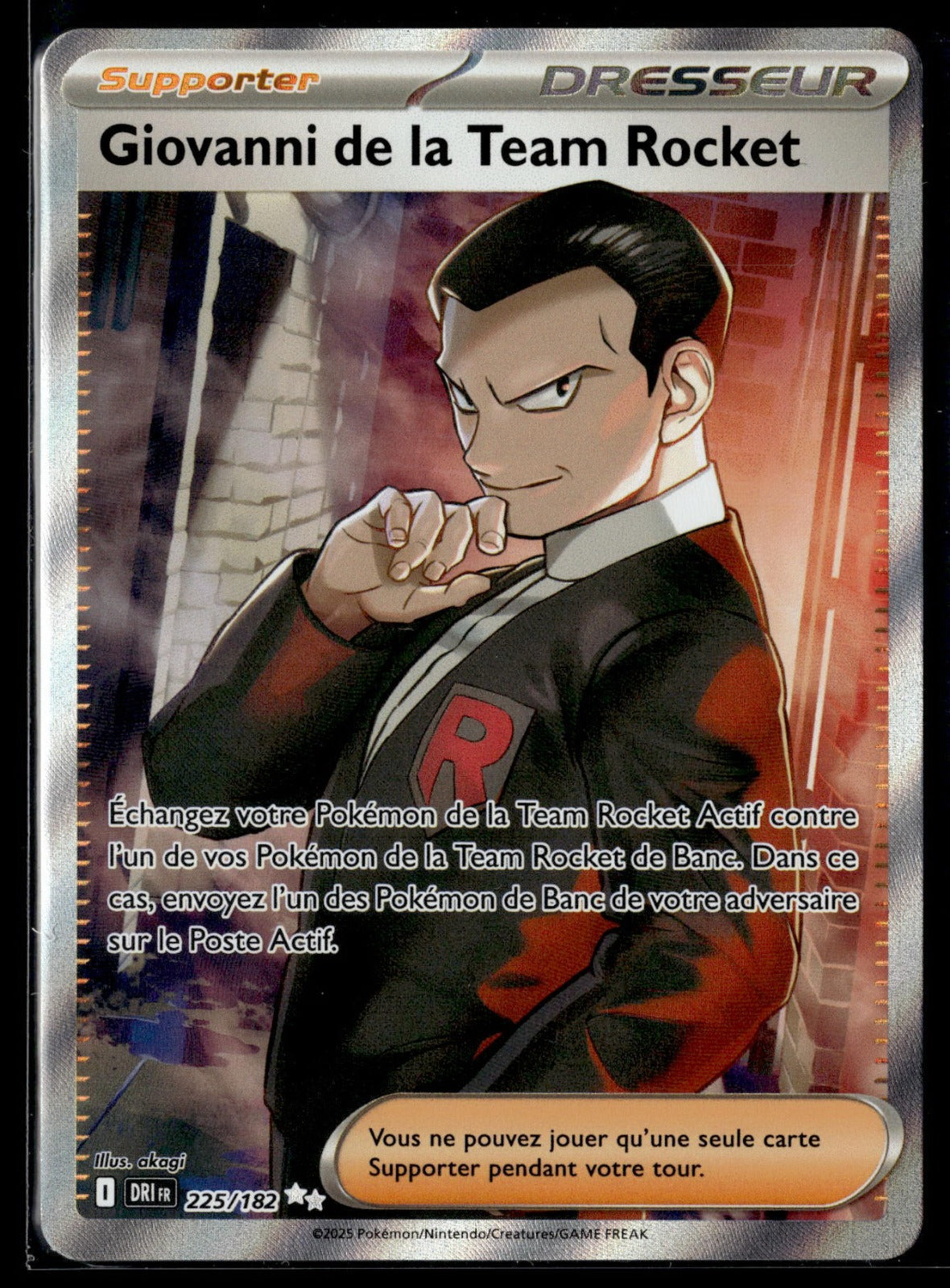 Giovanni de la Team Rocket Ultra Rare Rivalités Destinées 225 NM